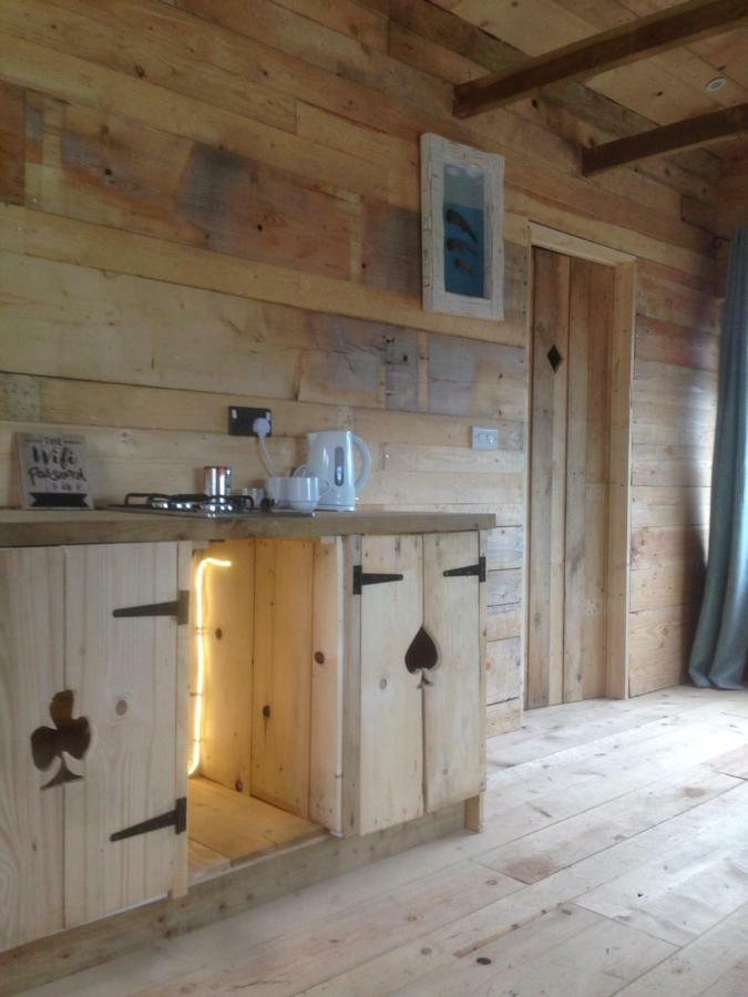 Hygge Hut Apartment Pembroke Exterior photo