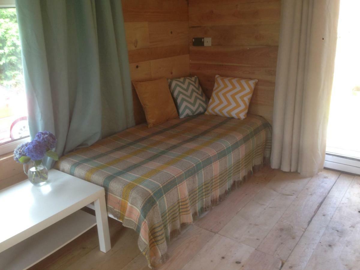 Hygge Hut Apartment Pembroke Exterior photo